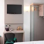 奥姆尼亚酒店 酒店 4*