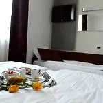 奥姆尼亚酒店 4*