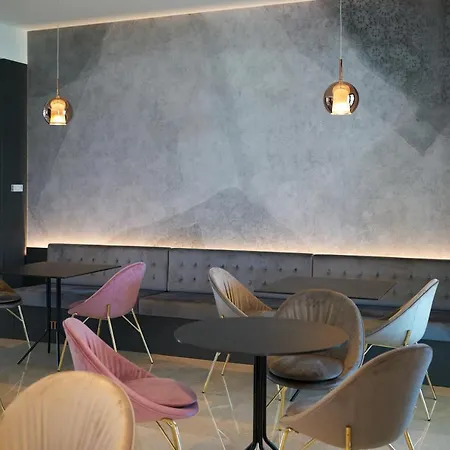 Omnia Hotel 4*