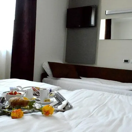 オムニア 4*