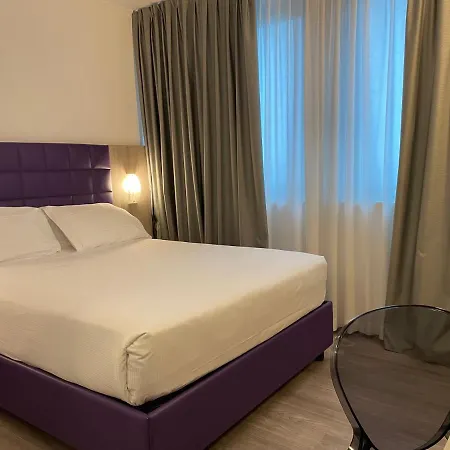Omnia Hotel 4*