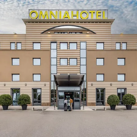 Omnia Hotel