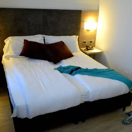 Omnia Hotel 4*