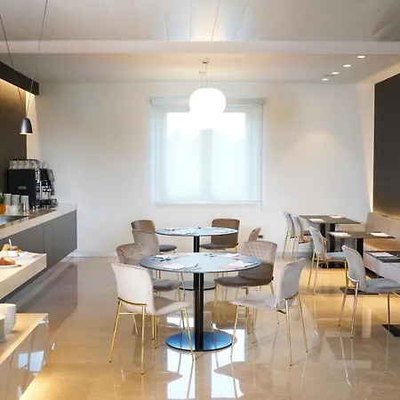 ホテル オムニア 4*