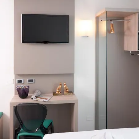 オムニア ホテル 4*