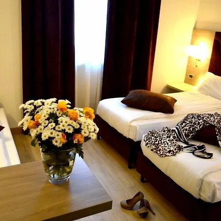 オムニア ホテル 4*