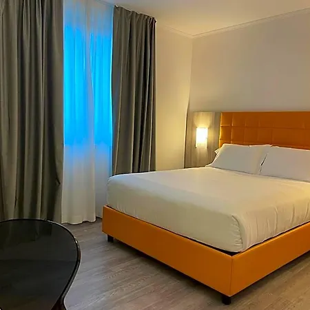 Omnia Ξενοδοχείο 4*